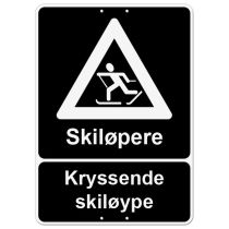Privatrettslig skilt: "Skiløpere – Kryssende skiløype", aluminium, 50 x 70 cm
