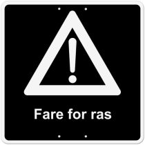 Privatrettslig skilt: "Fare for ras", aluminium, 50 x 50 cm